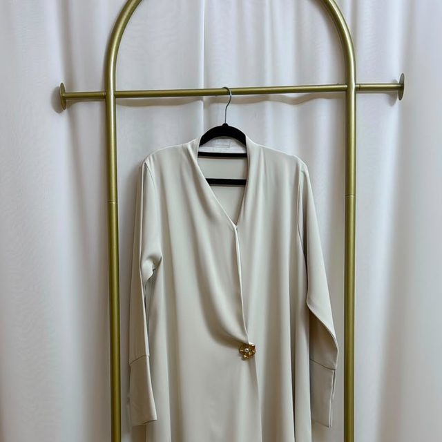 Ivory abaya with a gold clasp