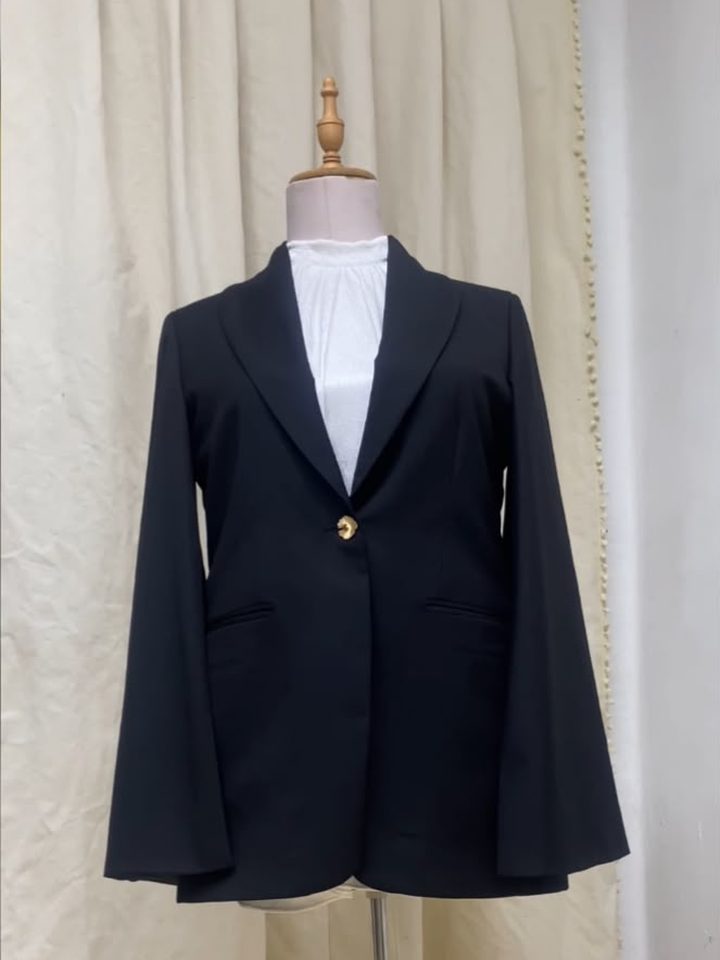 Black blazer with flared sleeves and a single gold button